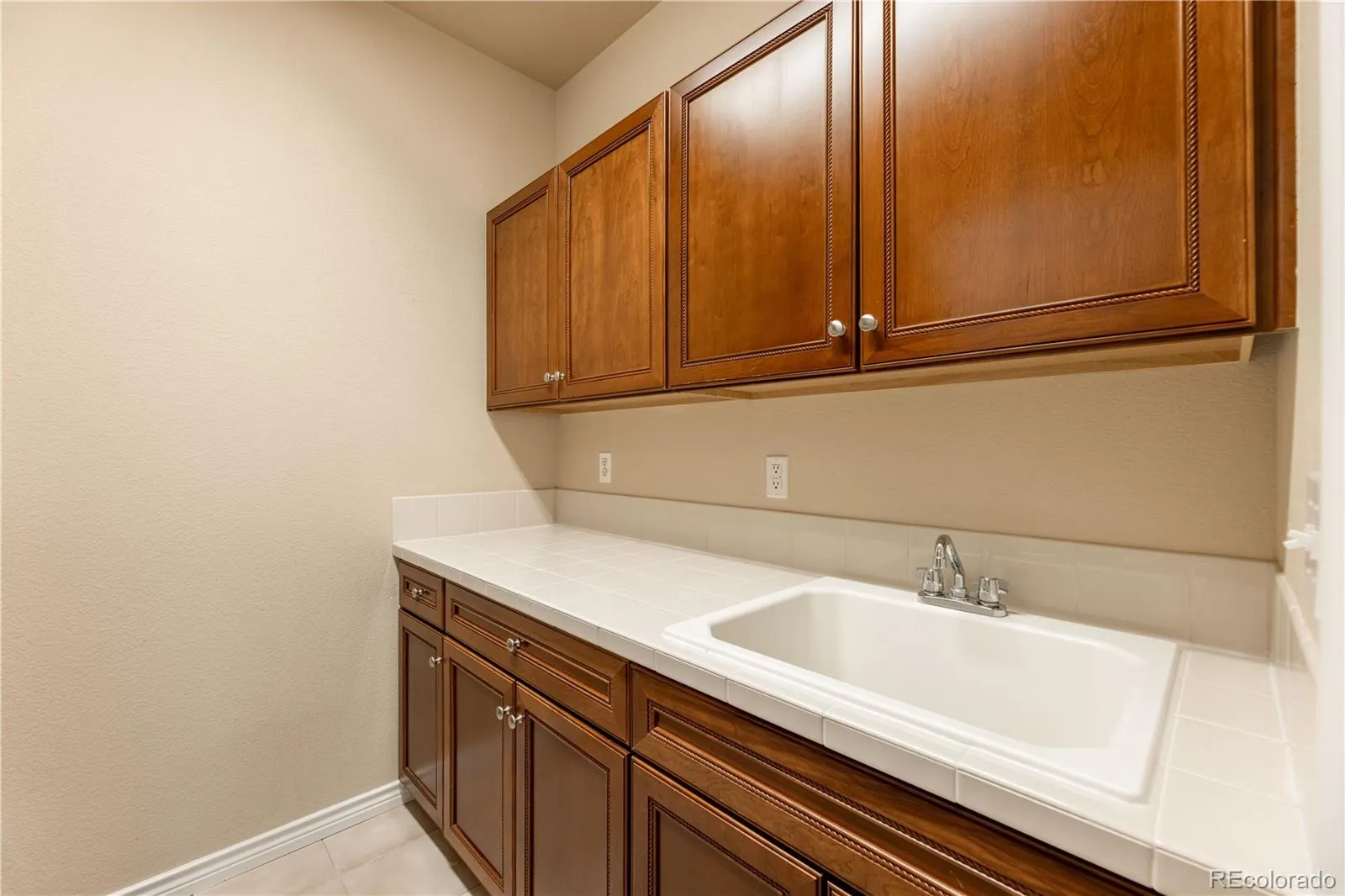 5011 Vermillion Court Castle Rock CO 80108 MLS #REC5113387 05072026163651 1600 24