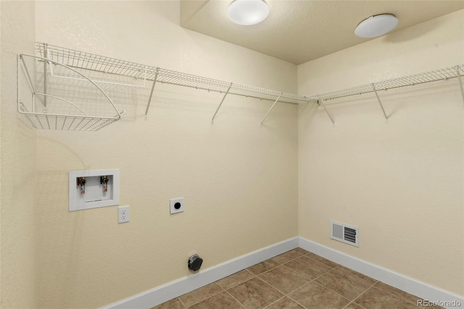 11681 Blackmoor Street Parker CO 80138 | MLS #REC5115396 08222026173348 1600 28