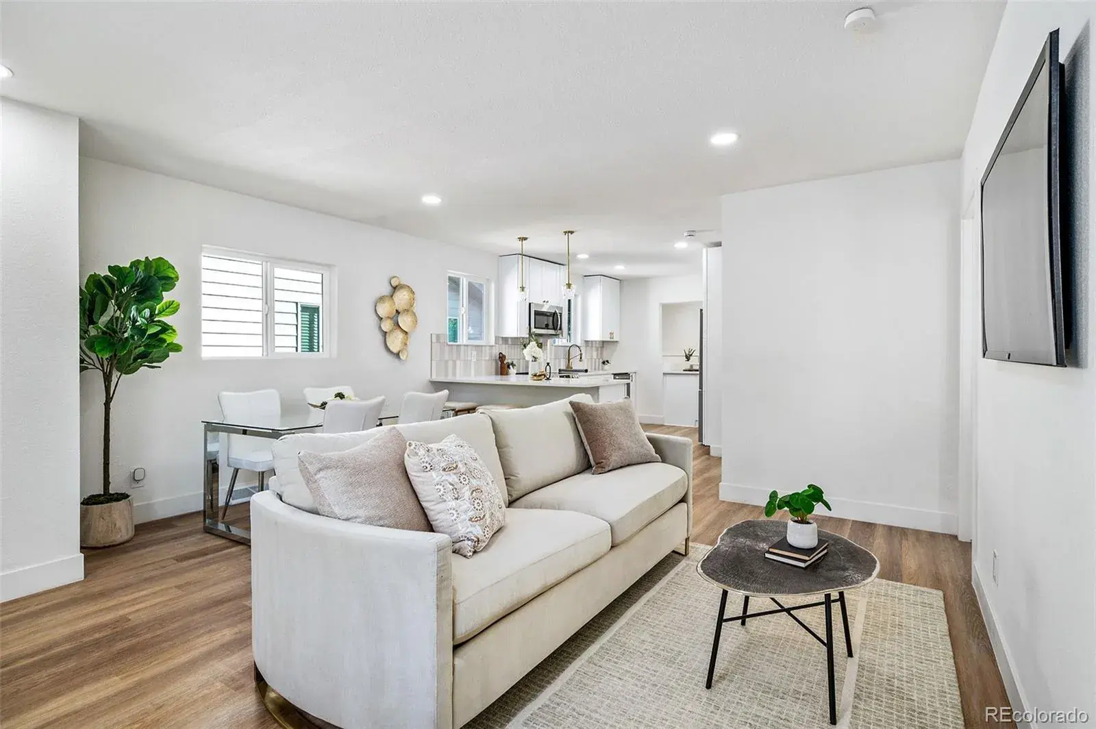 10242025210642 1600 1