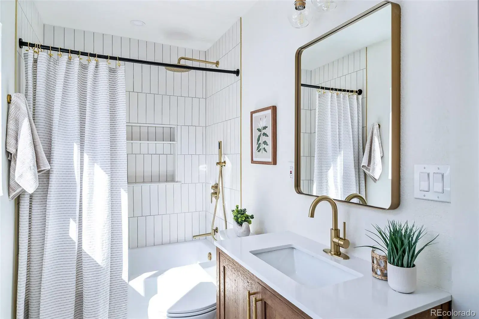 10242025210642 1600 12