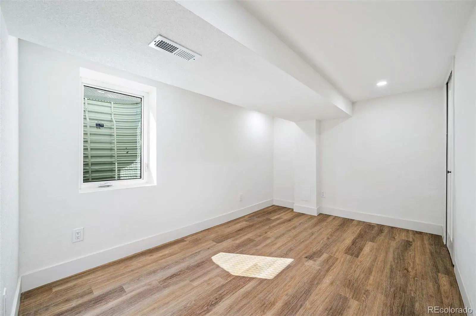 10242025210642 1600 21