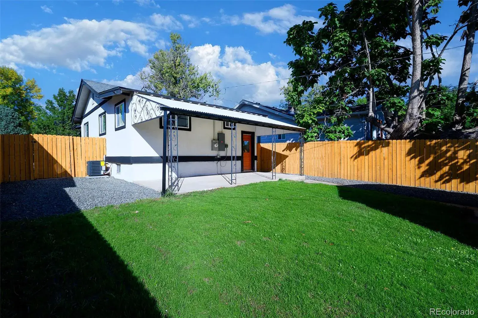 10242025210642 1600 24