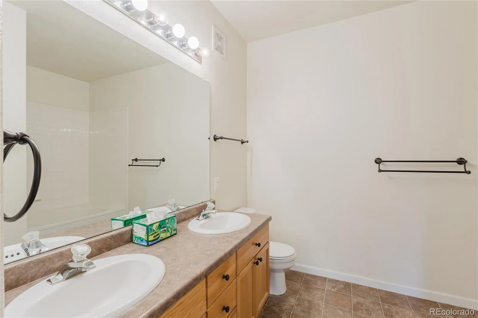 8465 S Holland Way #205 Littleton CO 80128 | MLS #REC5134721 08192026195915 1600 23