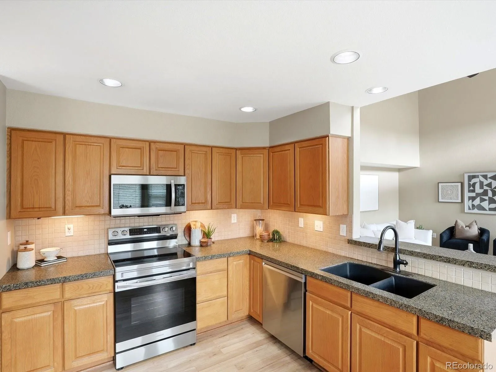 6429 Devinney Street Arvada CO 80004 MLS #REC5135236 04172026171701 1600 17