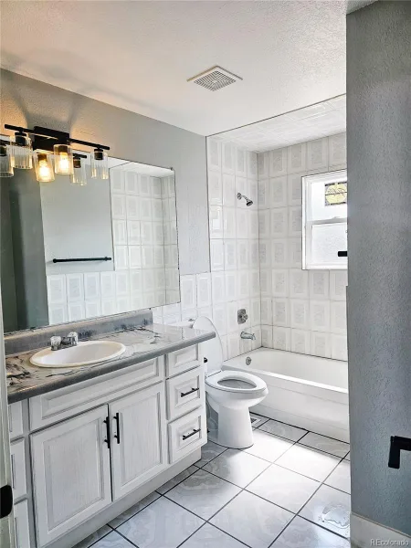 4716 Freeport Way Denver CO 80239 | MLS #REC5142888 06302026190800 800 16