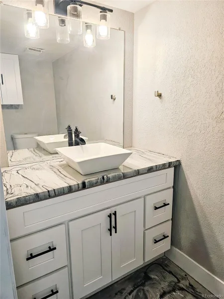 4716 Freeport Way Denver CO 80239 | MLS #REC5142888 06302026190800 800 24