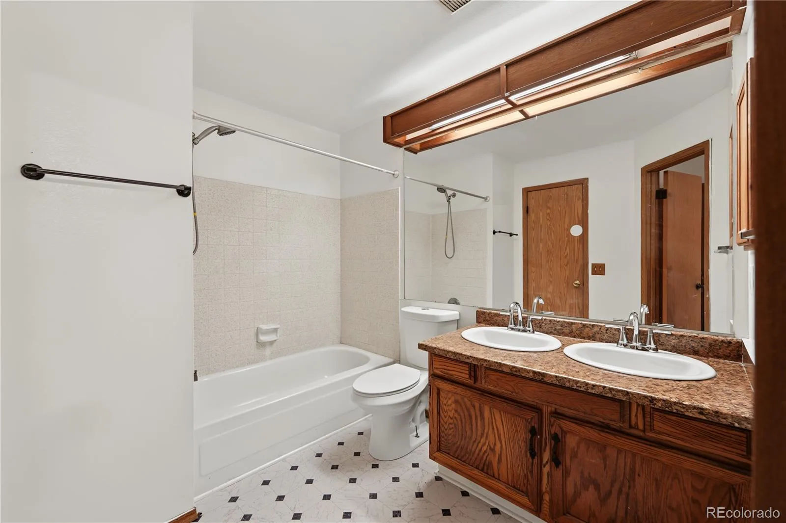 15566 E Louisiana Avenue Aurora CO 80017 | MLS #REC5153906 07302026140824 1600 14