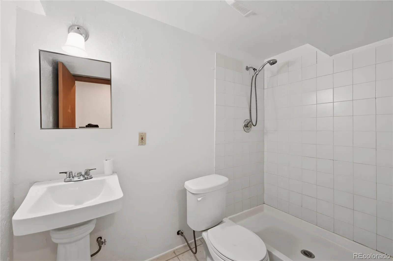 15566 E Louisiana Avenue Aurora CO 80017 | MLS #REC5153906 07302026140824 1600 19
