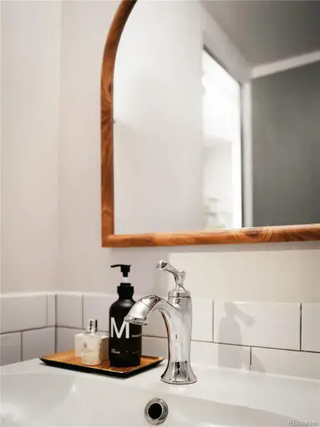 03042026004016 800 22