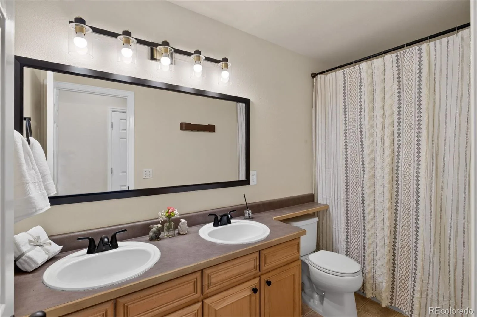 17807 E Oakwood Lane Aurora CO 80016 | MLS #REC5157098 10152026192855 1600 21