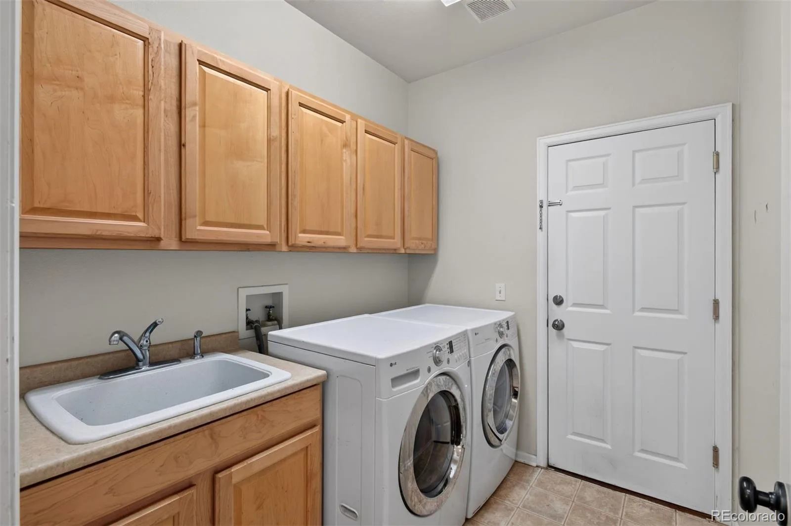 17807 E Oakwood Lane Aurora CO 80016 | MLS #REC5157098 10152026192855 1600 22