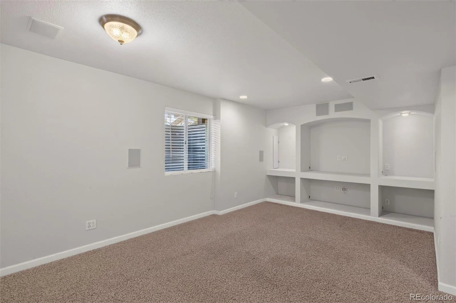 17807 E Oakwood Lane Aurora CO 80016 | MLS #REC5157098 10152026192855 1600 24