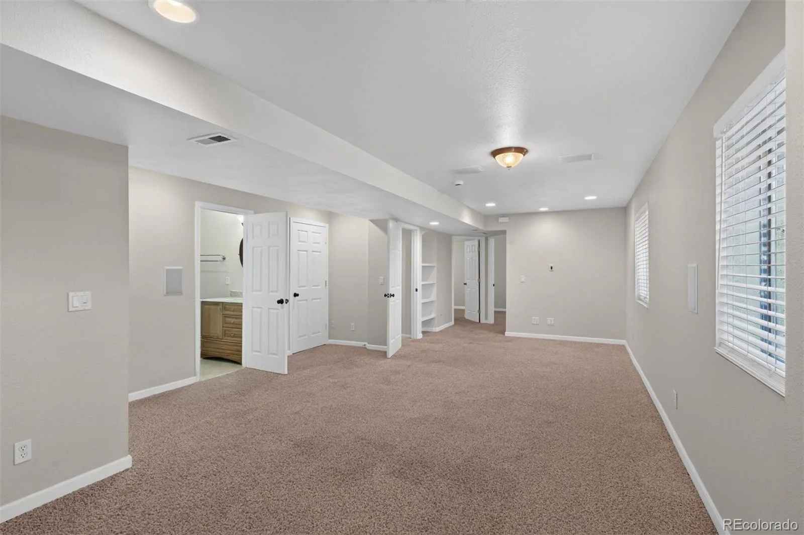 17807 E Oakwood Lane Aurora CO 80016 | MLS #REC5157098 10152026192855 1600 25