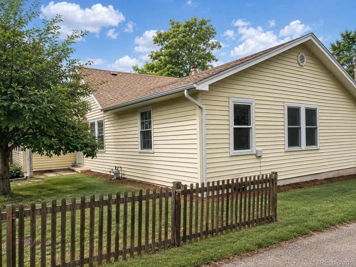 561 W Tufts Avenue Englewood CO 80110 | MLS #REC5159086 08292026195344 1200 1