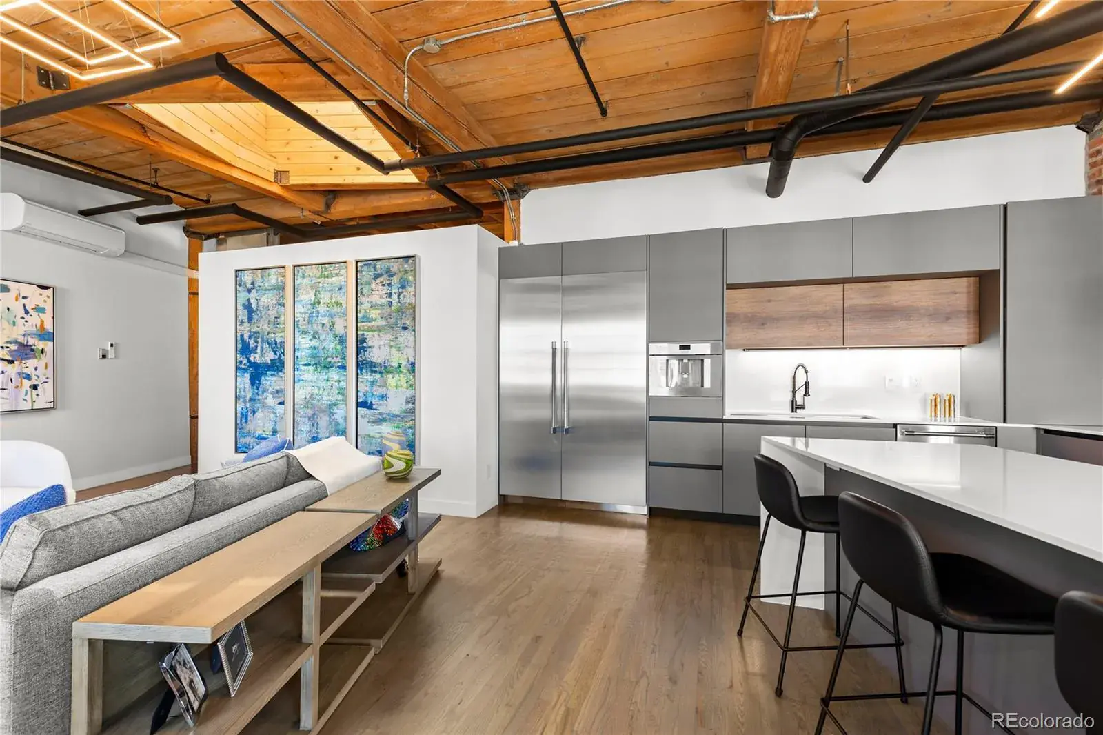 10082025195301 1600 10