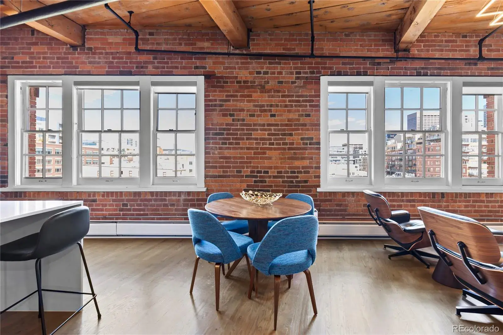 10082025195301 1600 11