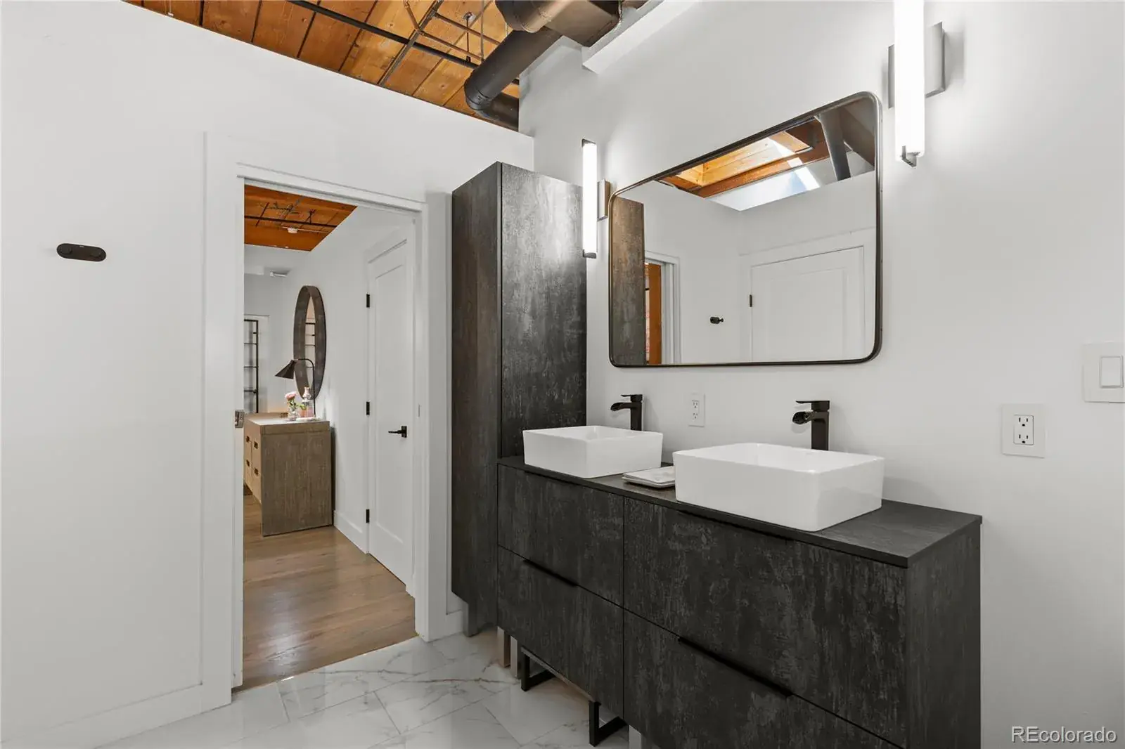 10082025195301 1600 13