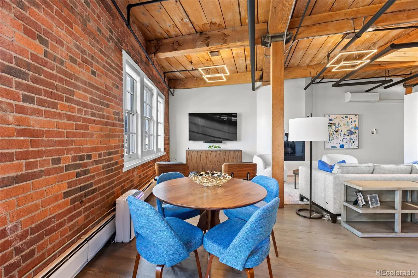 10082025195301 1600 3