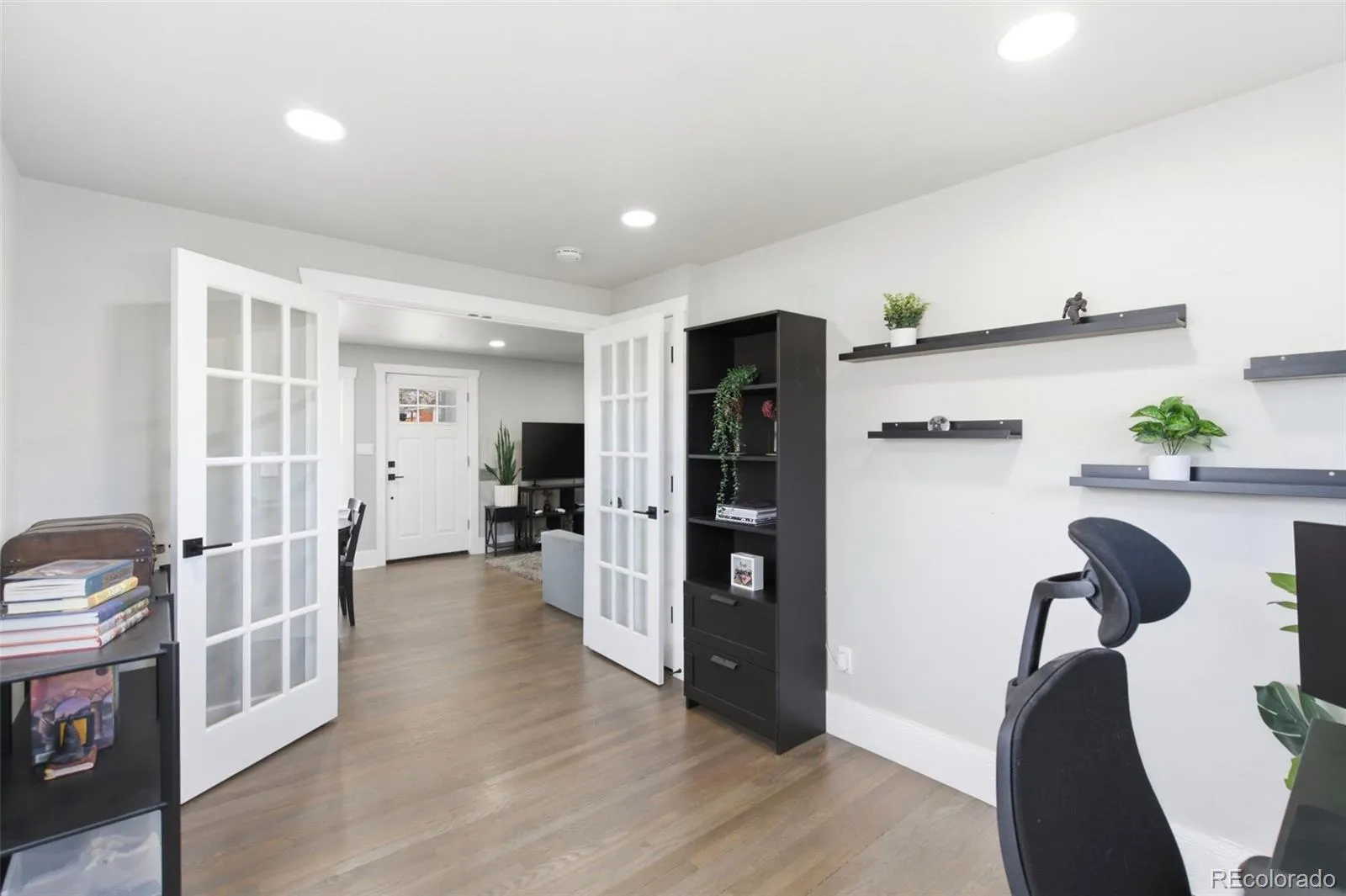 04172026004020 1600 6