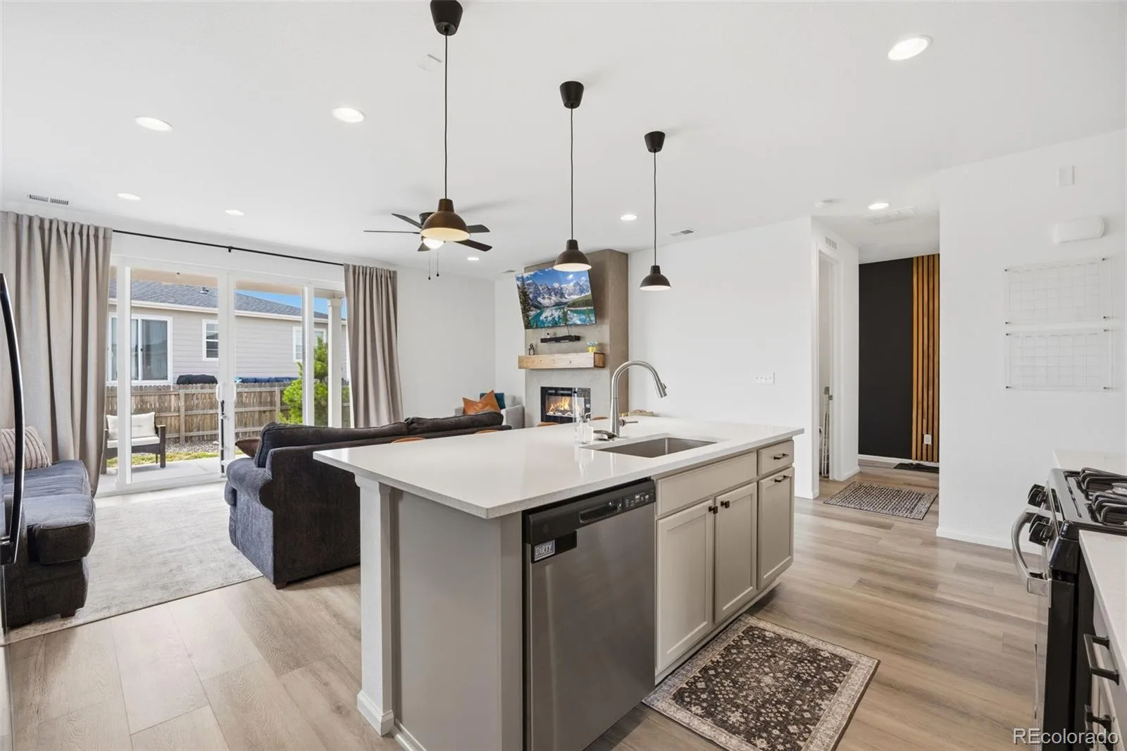 4085 Castle Vista Drive Castle Rock CO 80104 | MLS #REC5170618 07302026204313 1600 11