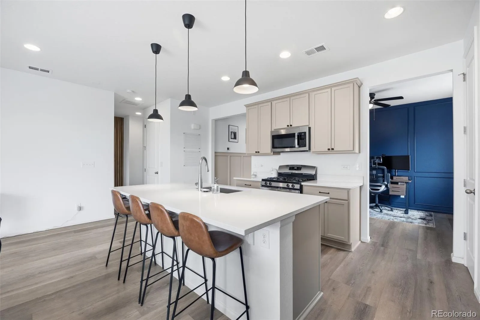 4085 Castle Vista Drive Castle Rock CO 80104 | MLS #REC5170618 07302026204313 1600 9