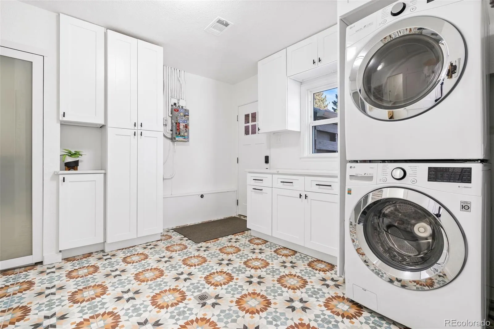 04062026153434 1600 19