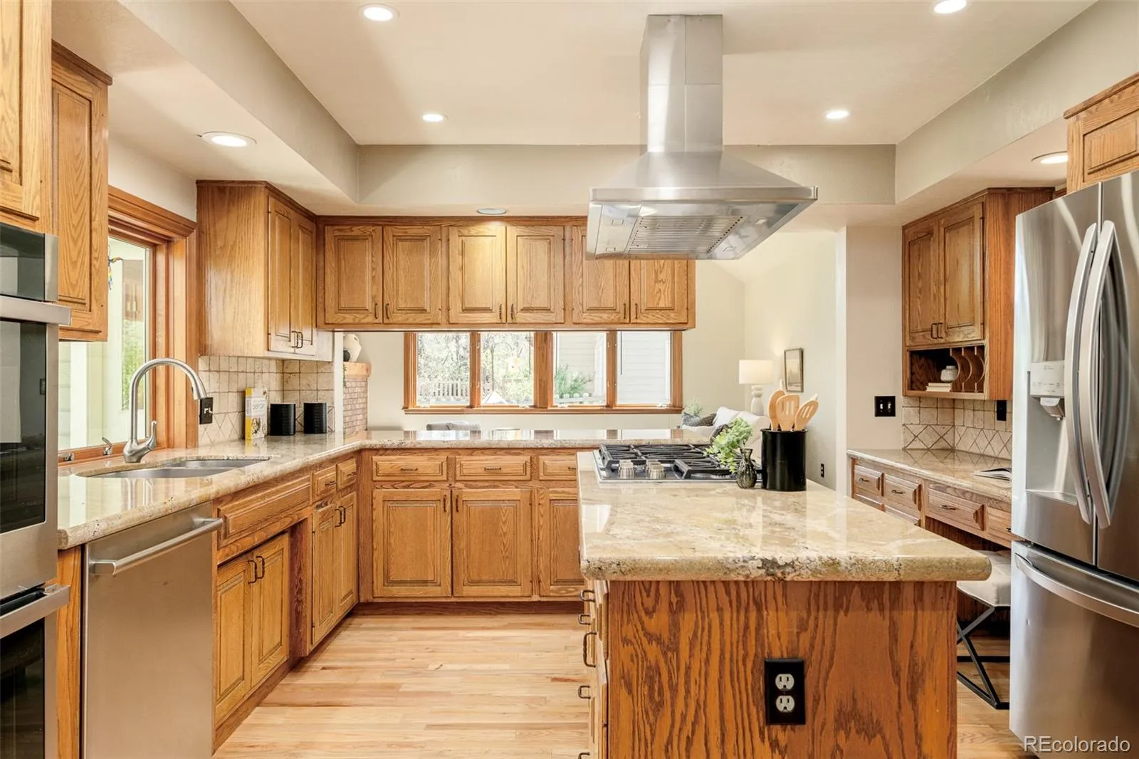 1950 S Lansing Court Aurora CO 80014 MLS #REC5185697 05052026045137 1600 11