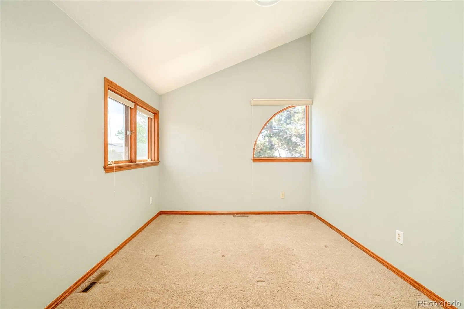 1950 S Lansing Court Aurora CO 80014 MLS #REC5185697 05052026045137 1600 26