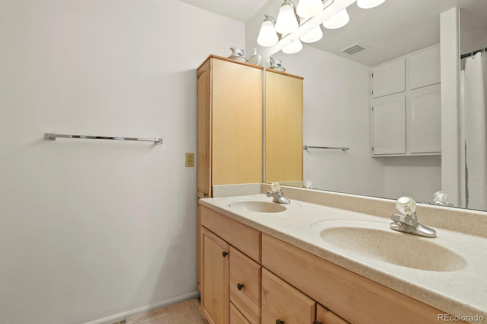 8285 S Gaylord Circle Centennial CO 80122 | MLS #REC5186793 04302026135744 1600 16
