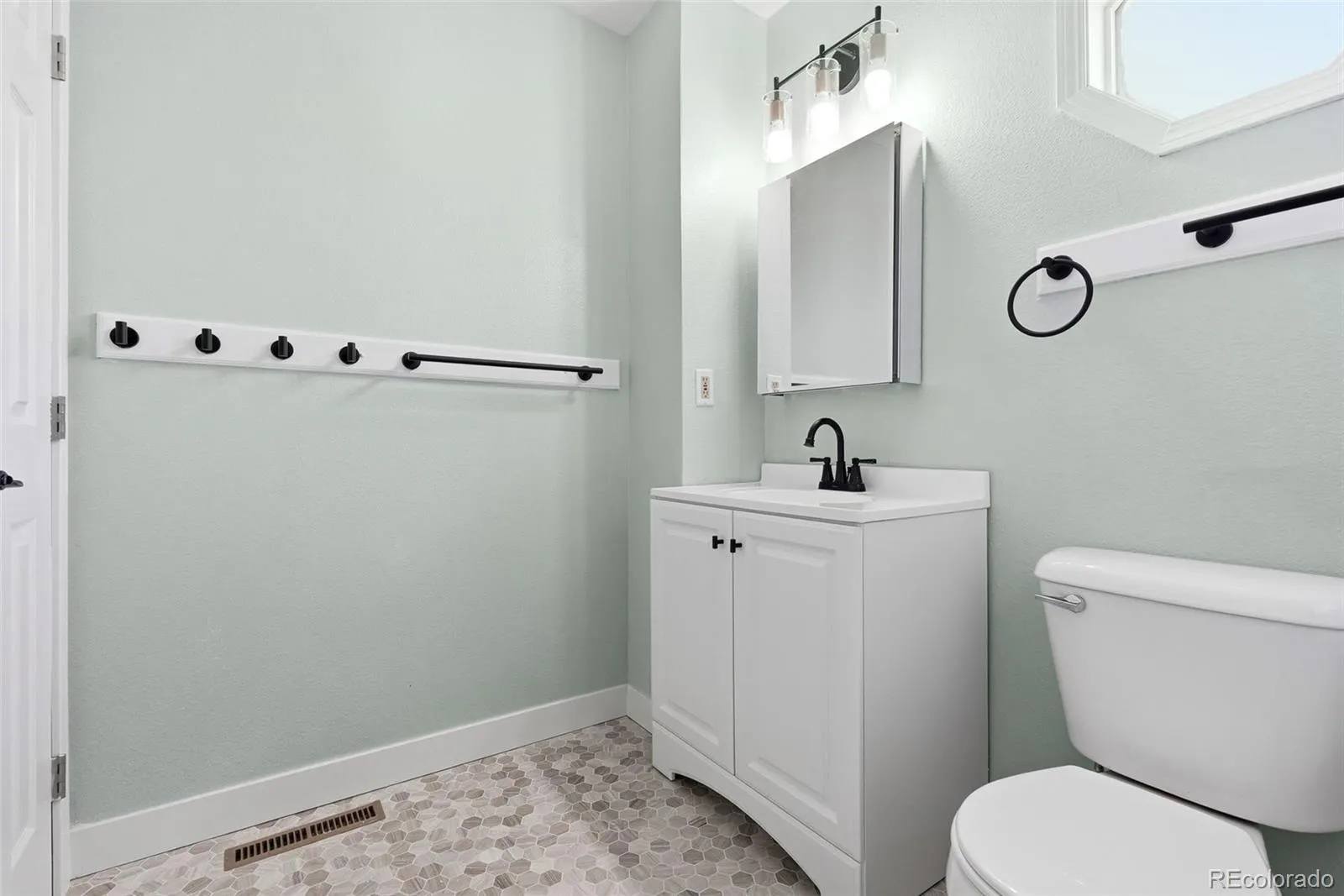 04172026031127 1600 18