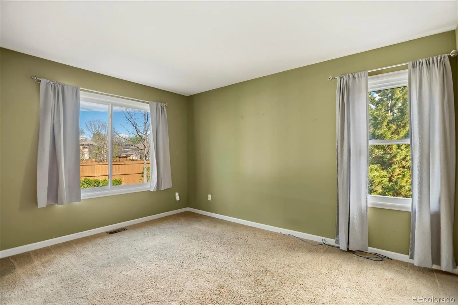 5606 S Helena Court Centennial CO 80015 MLS #REC5188294 05092026024843 1600 13