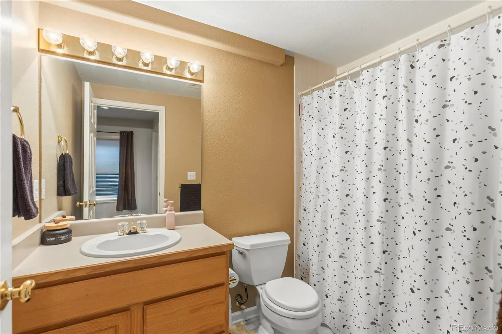 5606 S Helena Court Centennial CO 80015 MLS #REC5188294 05092026024843 1600 33