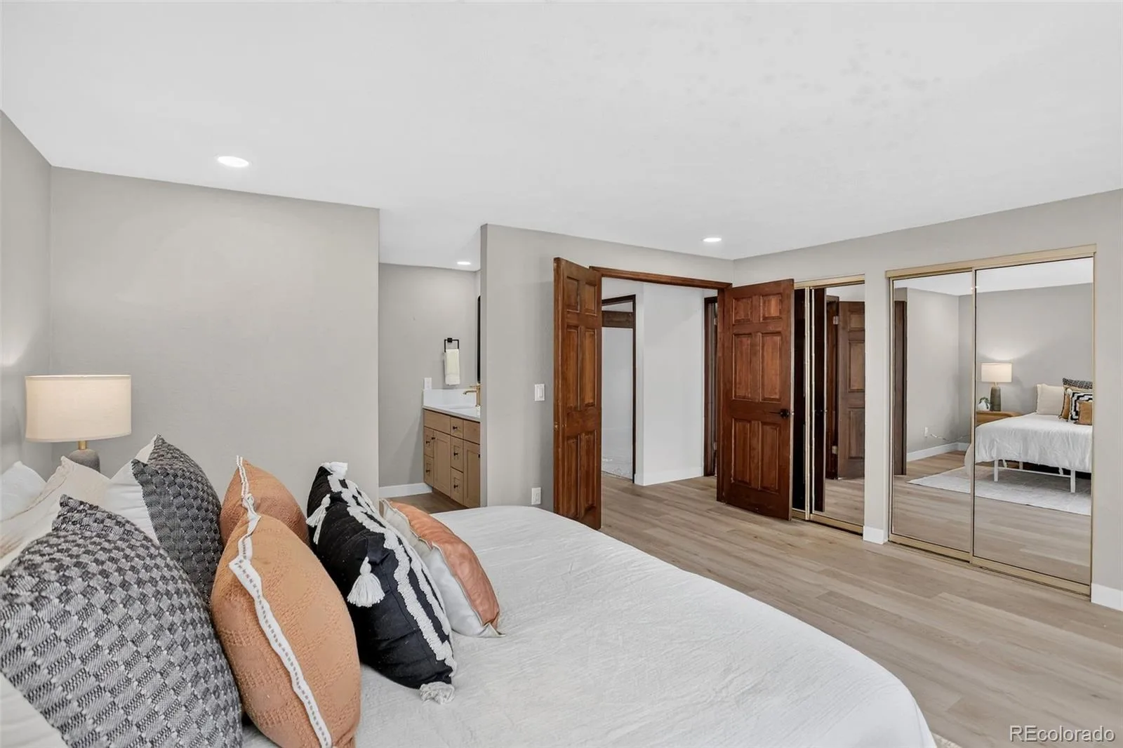 4084 S Willow Way Denver CO 80237 | MLS #REC5192505 10142026205801 1600 21