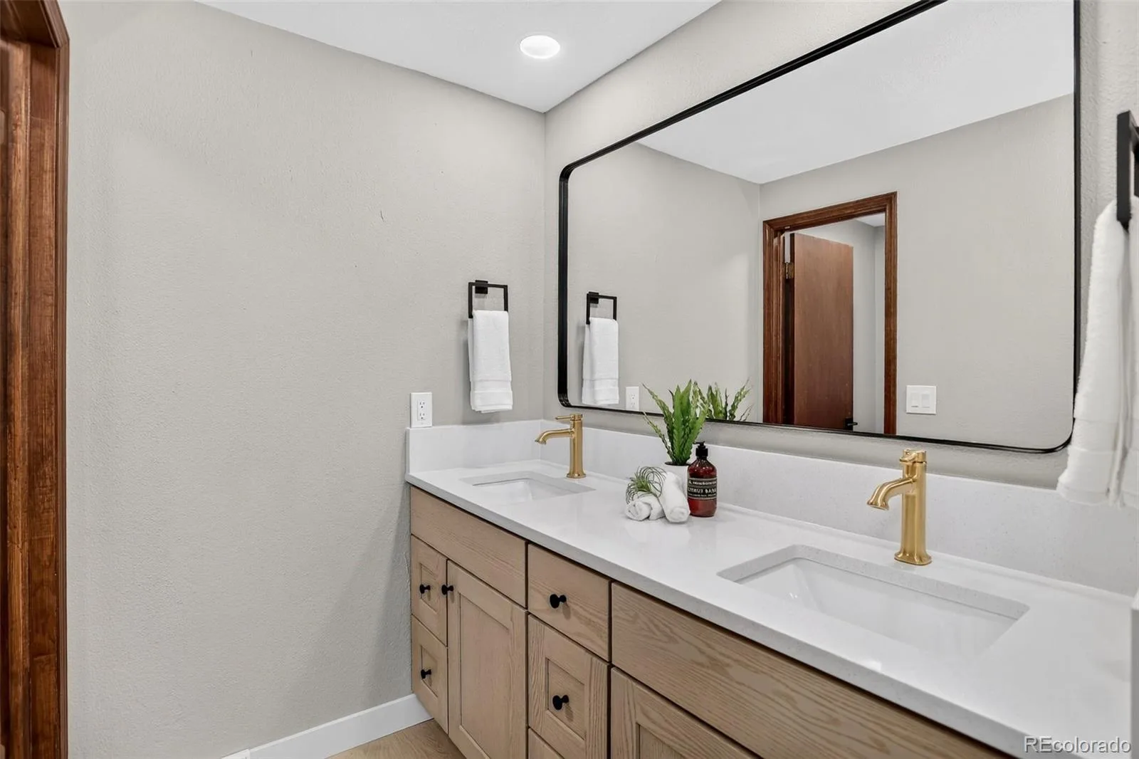 4084 S Willow Way Denver CO 80237 | MLS #REC5192505 10142026205801 1600 23
