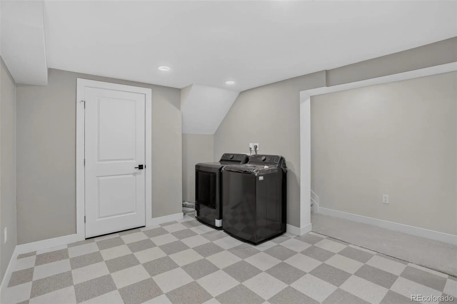 4084 S Willow Way Denver CO 80237 | MLS #REC5192505 10142026205801 1600 35