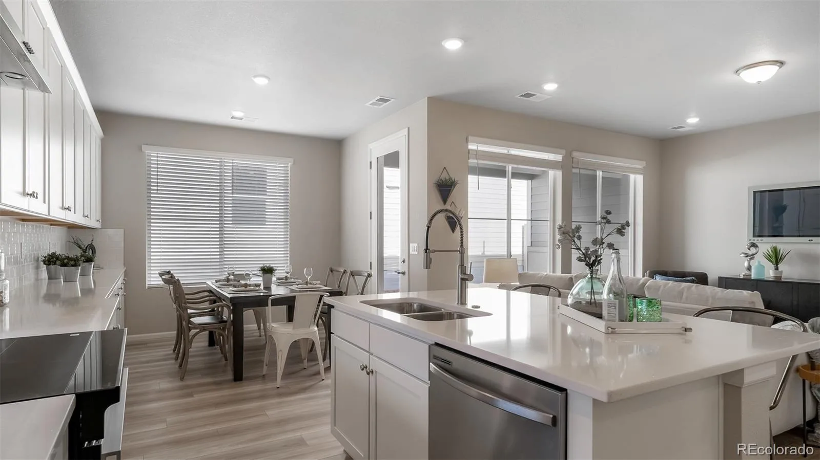 22113 E 49th Place Aurora CO 80019 | MLS #REC5192739 09262026165036 1600 15