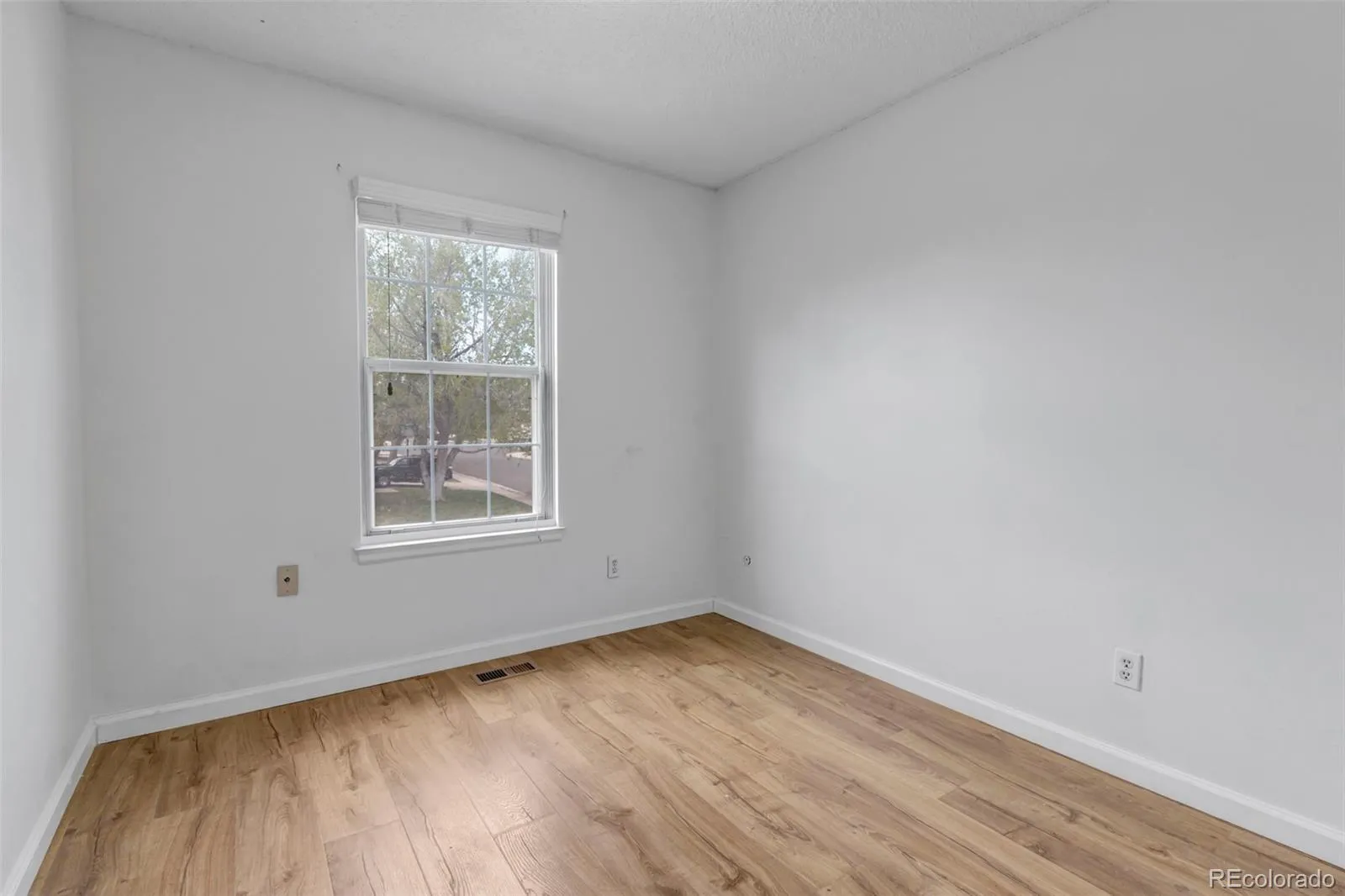 19284 E Amherst Drive Aurora CO 80013 MLS #REC5195016 05092026235215 1600 24