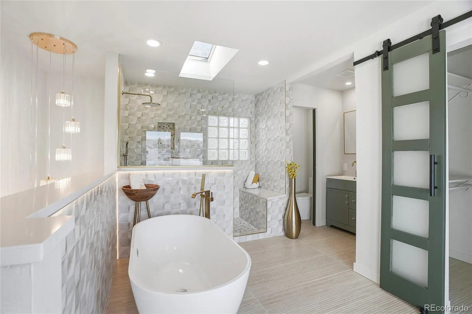 04062026040220 1600 16