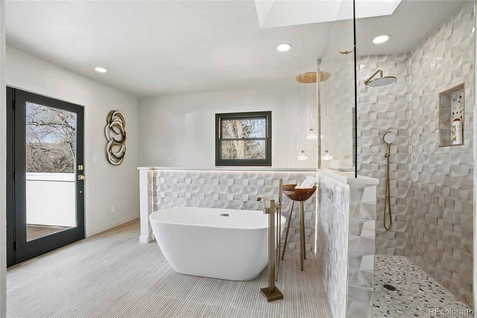 04062026040220 1600 17