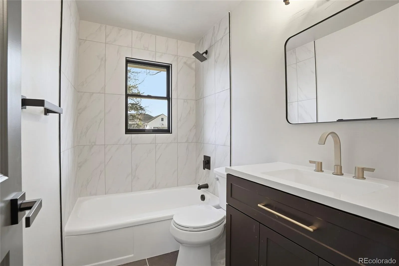 04062026040220 1600 22