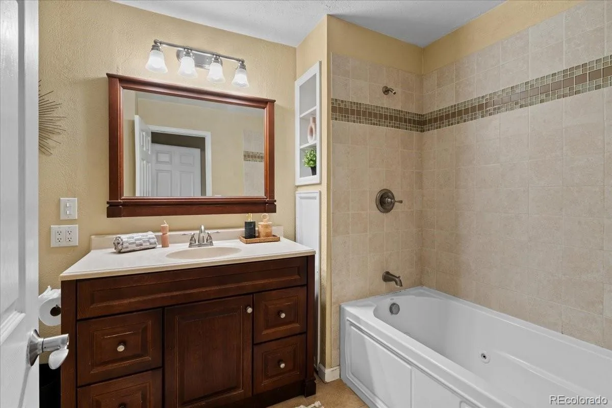 12543 E Cornell Circle Aurora CO 80014 | MLS #REC5197582 08132026212612 1200 36