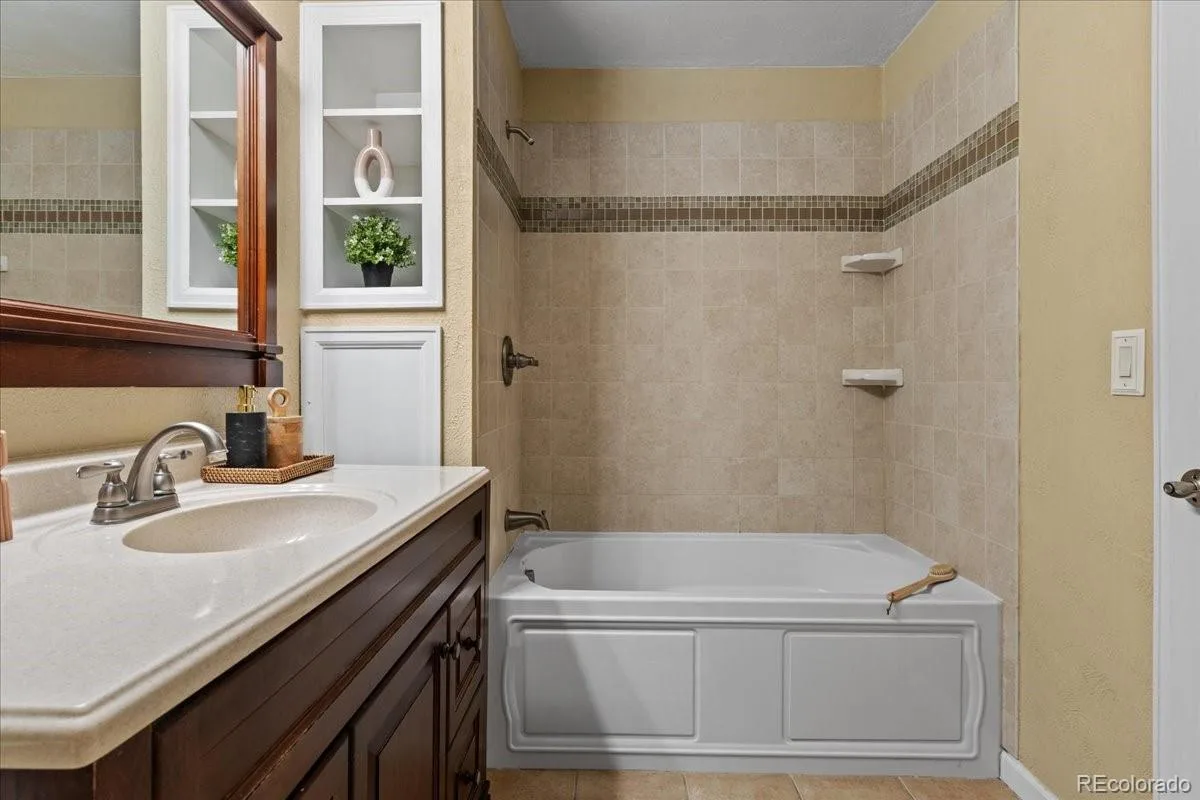 12543 E Cornell Circle Aurora CO 80014 | MLS #REC5197582 08132026212612 1200 37