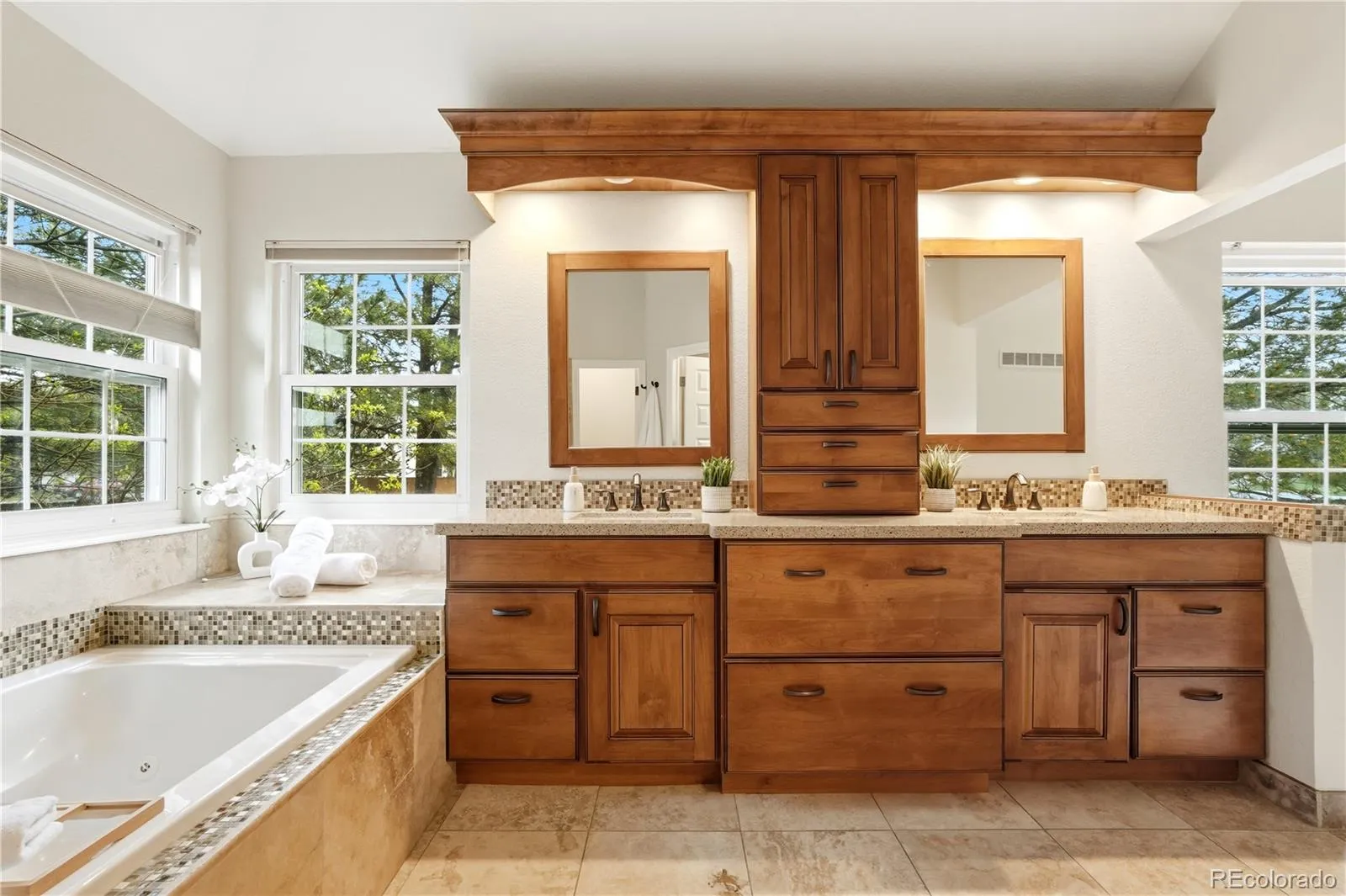 204 Corby Place Castle Pines CO 80108 MLS #REC5205349 05222026221043 1600 24