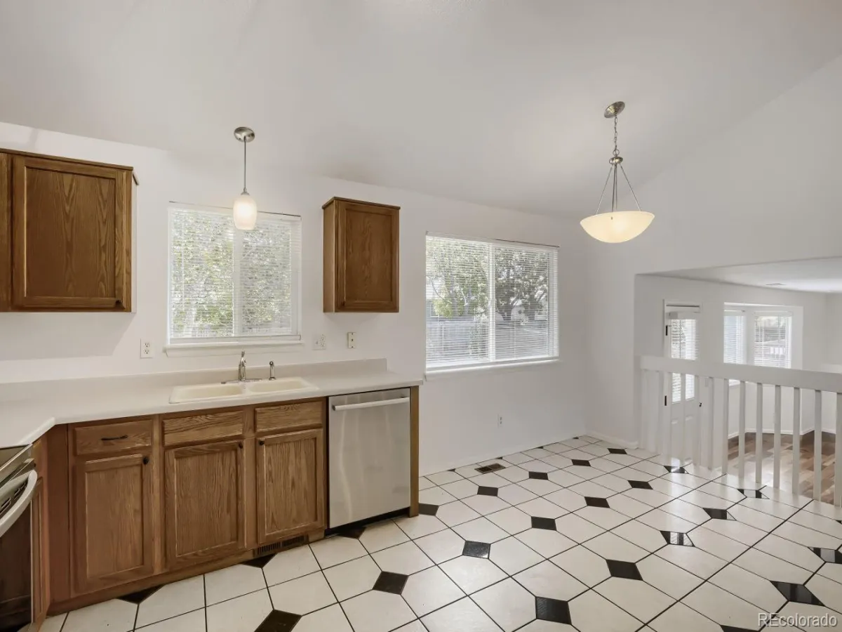 1633 Deerwood Drive Longmont CO 80504 MLS #REC5214990 05152026195827 1200 10