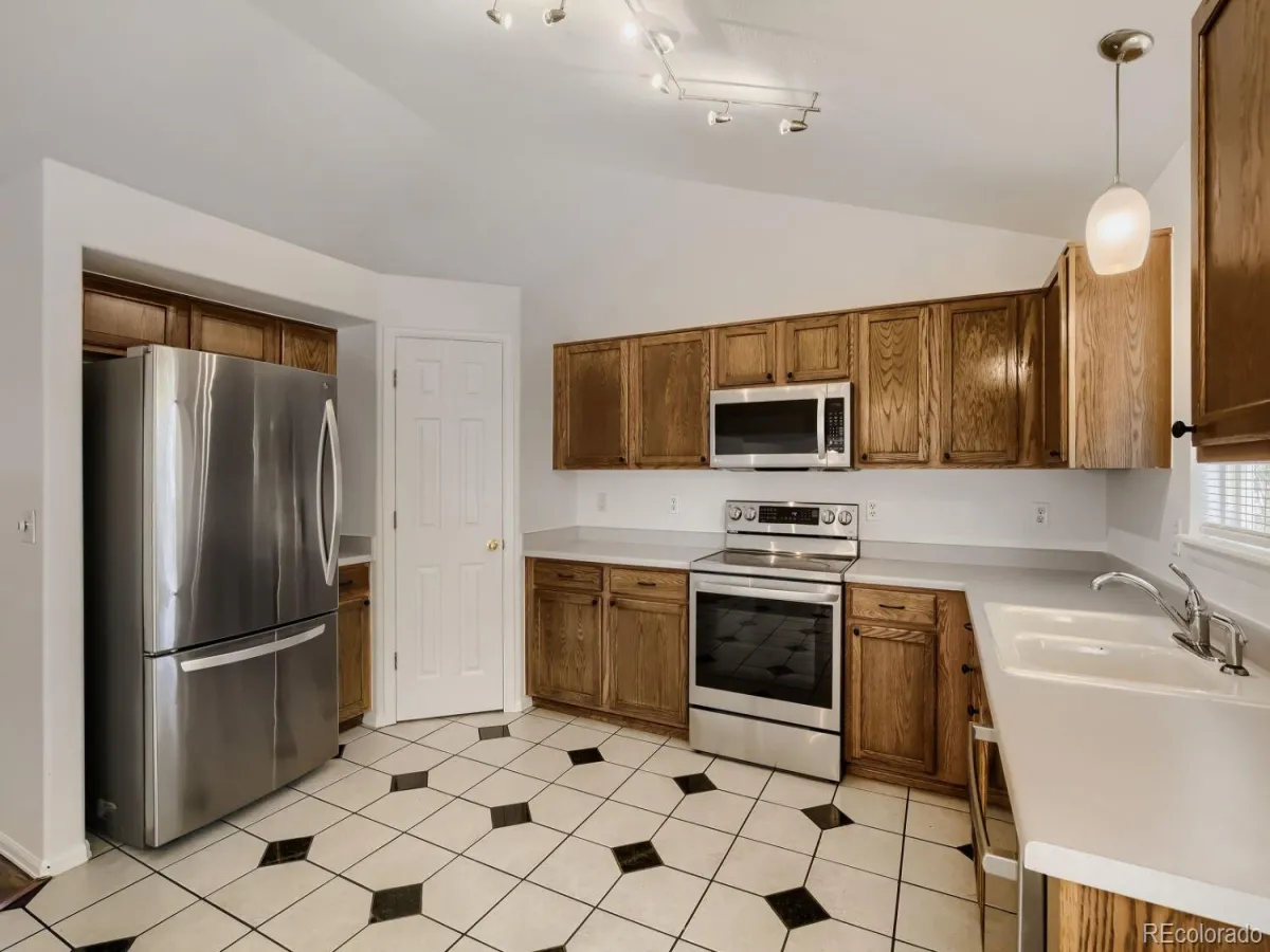 1633 Deerwood Drive Longmont CO 80504 MLS #REC5214990 05152026195827 1200 8