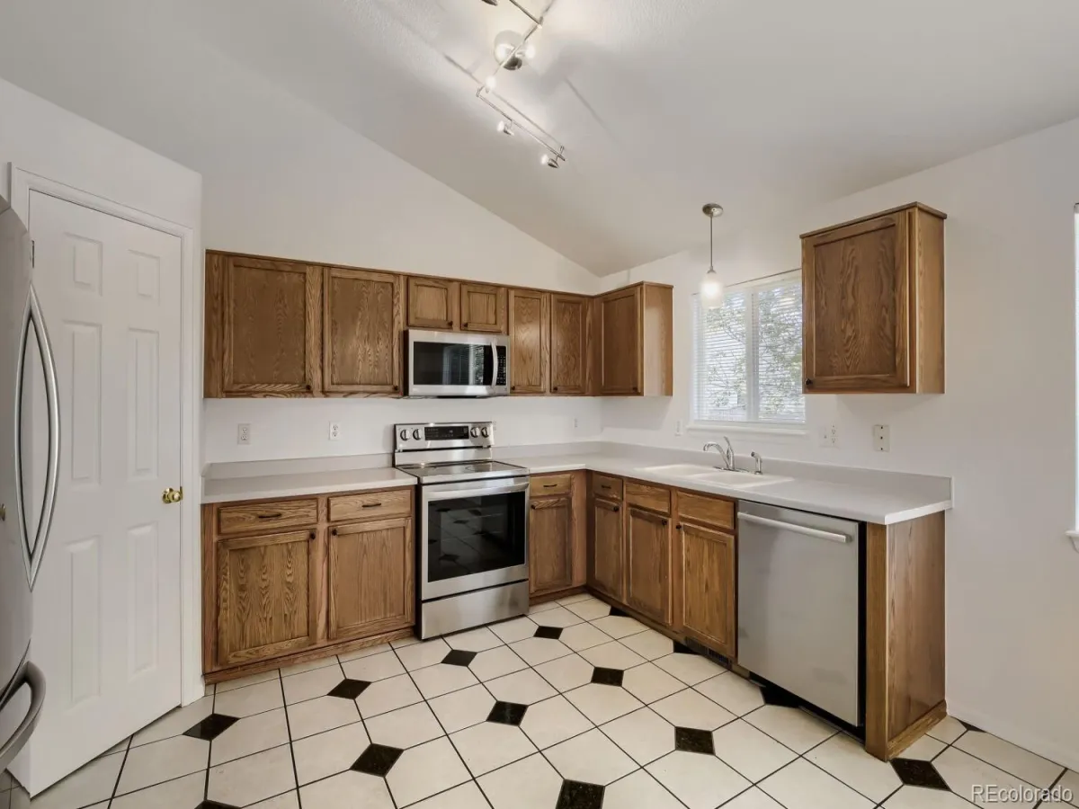 1633 Deerwood Drive Longmont CO 80504 MLS #REC5214990 05152026195827 1200 9