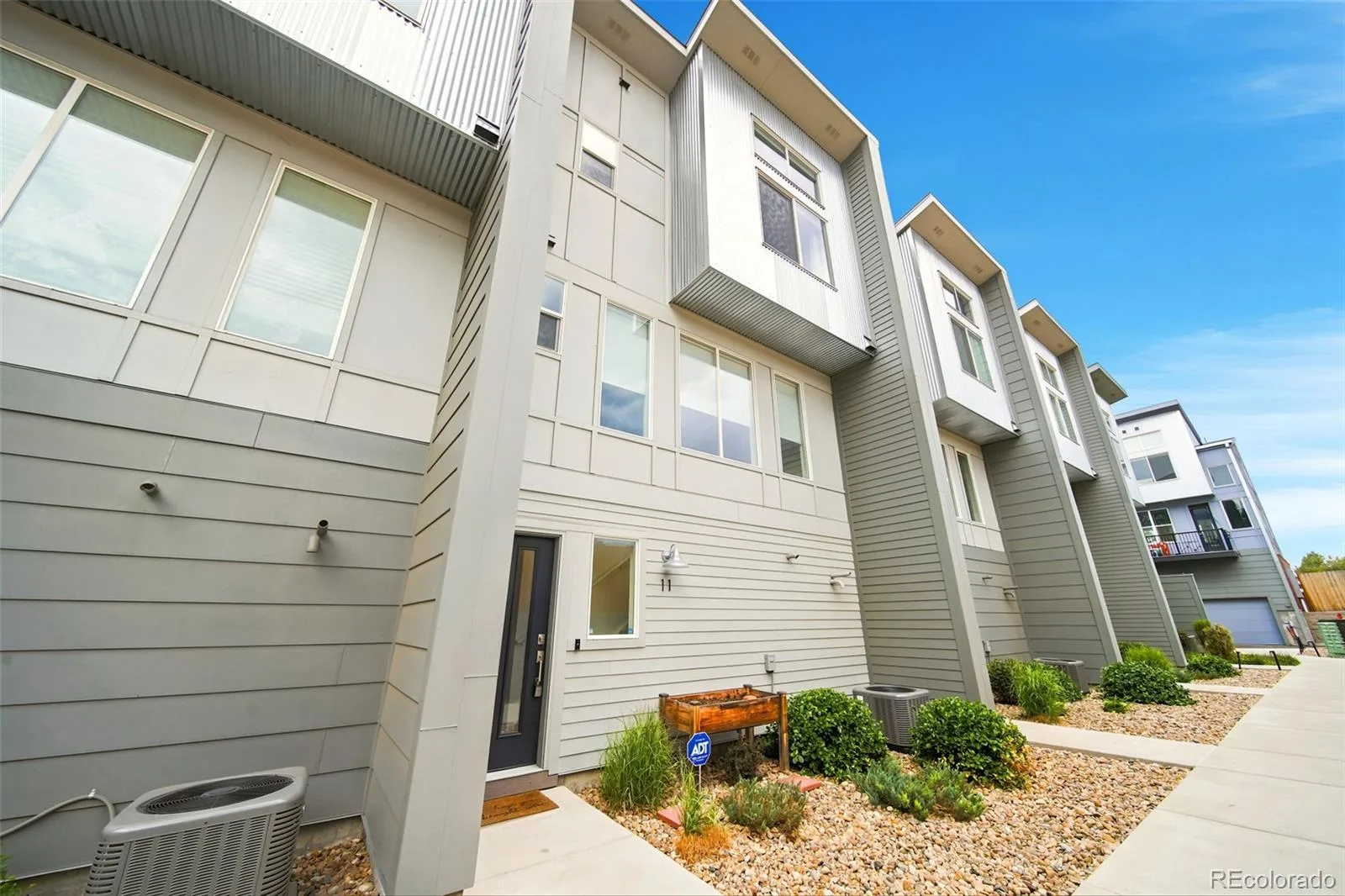 8711 E Hampden Avenue #11 Denver CO 80231 | MLS #REC5215855 08252026155332 1600 31