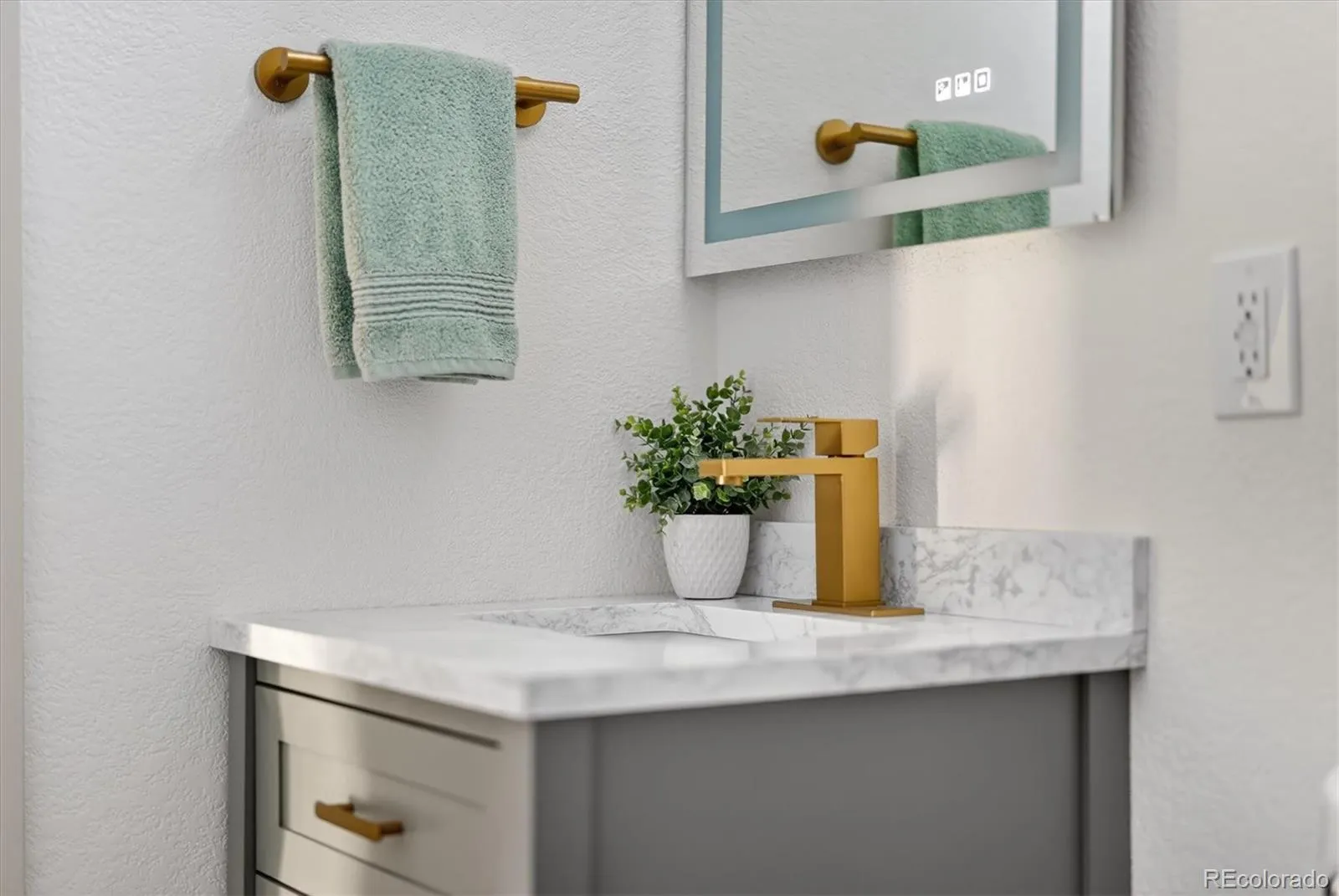 04172026185356 1600 18