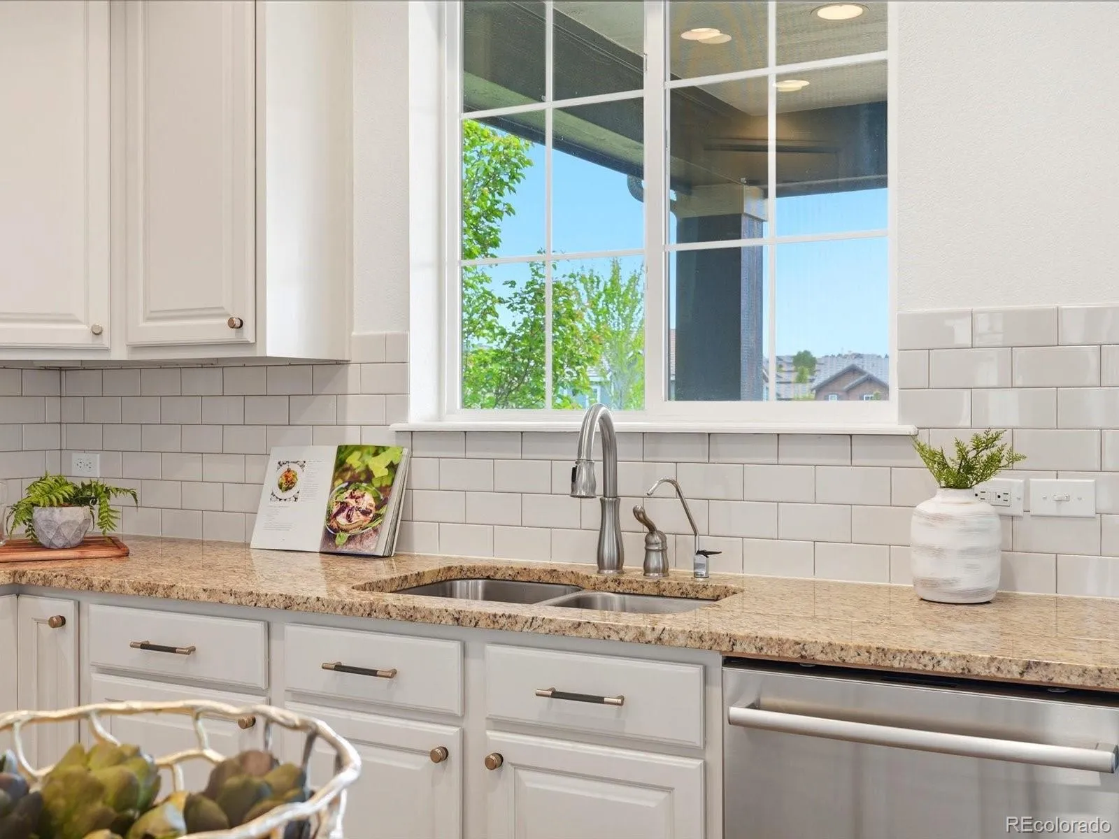 690 Tiger Lily Way Highlands Ranch CO 80126 MLS #REC5226362 05052026041035 1600 15