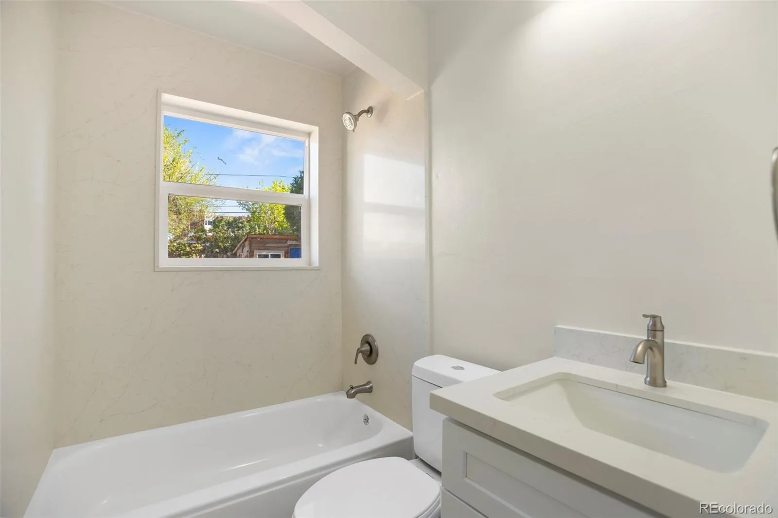 3421 W Dakota Avenue Denver CO 80219 MLS #REC5227082 04172026011108 1600 13